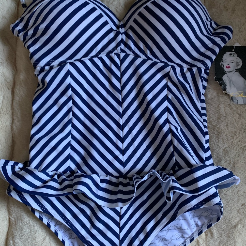 Marilyn Monroe one piece swimsuit  M